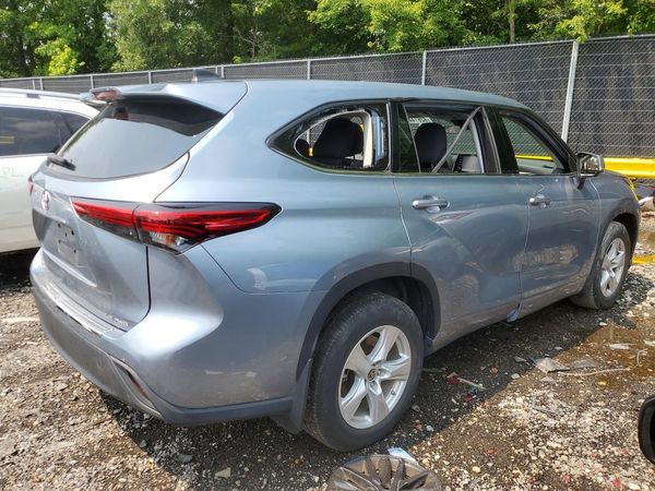 2022 TOYOTA HIGHLANDER LE
