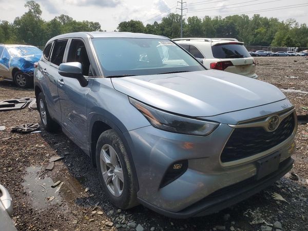 2022 TOYOTA HIGHLANDER LE
