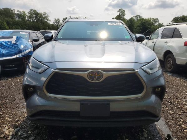 2022 TOYOTA HIGHLANDER LE