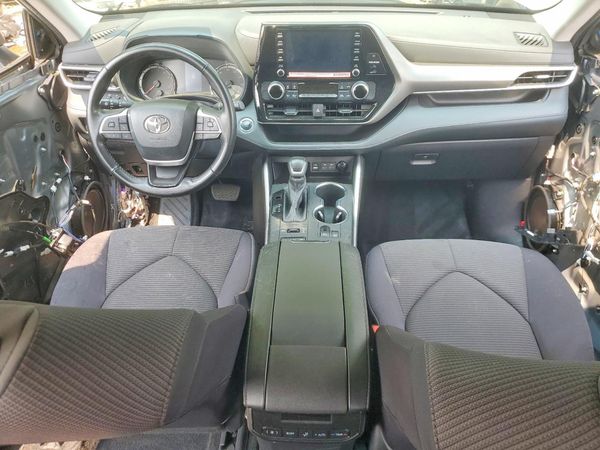 2022 TOYOTA HIGHLANDER LE