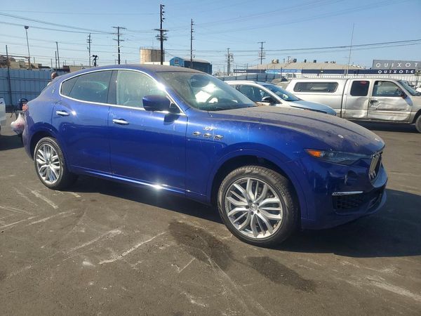 2022 MASERATI LEVANTE BASE/GT
