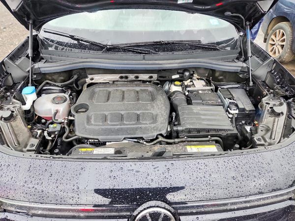 2025 VOLKSWAGEN TIGUAN 4 Motion SE R-Line Black