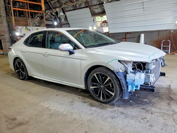 2018 TOYOTA CAMRY XSE — Passenger 3/4