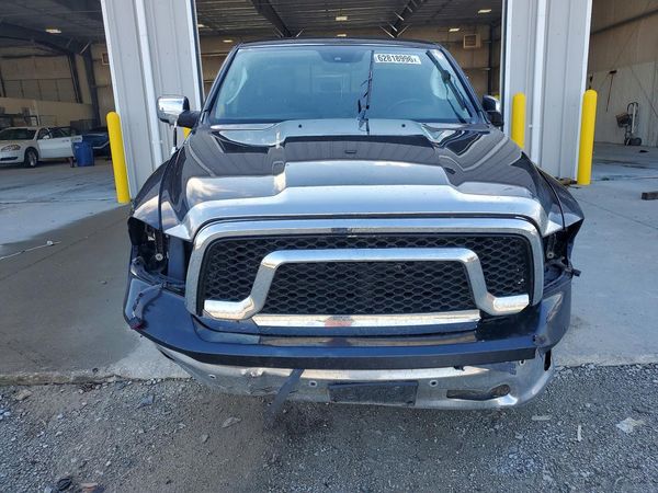 2015 RAM 1500 LARAMIE CREW CAB 4X4