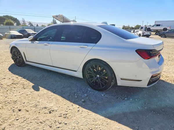 2022 BMW 740