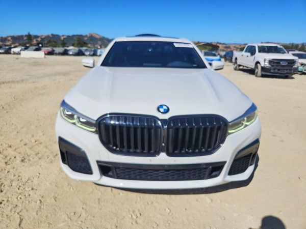 2022 BMW 740