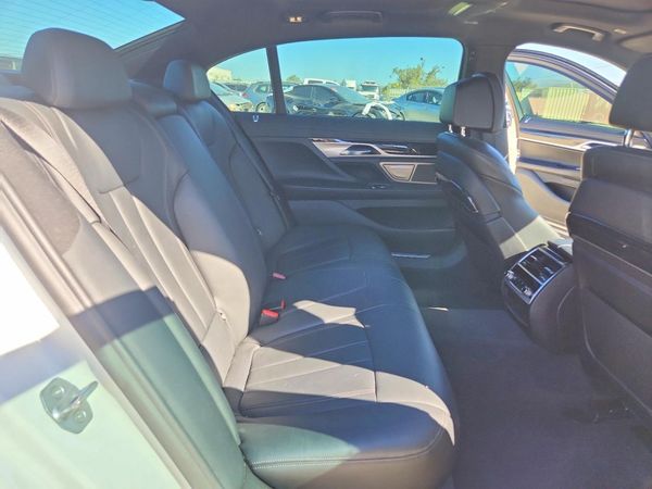 2022 BMW 740
