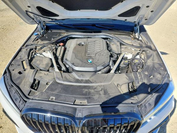 2022 BMW 740