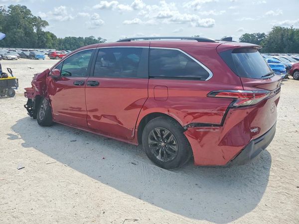 2021 TOYOTA SIENNA LE