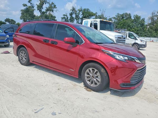 2021 TOYOTA SIENNA LE