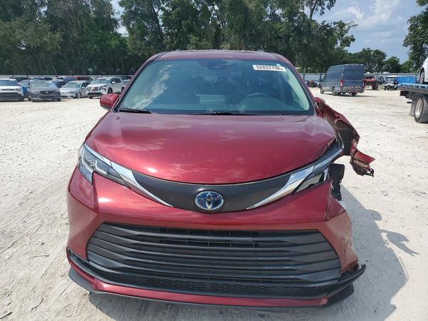 2021 TOYOTA SIENNA LE