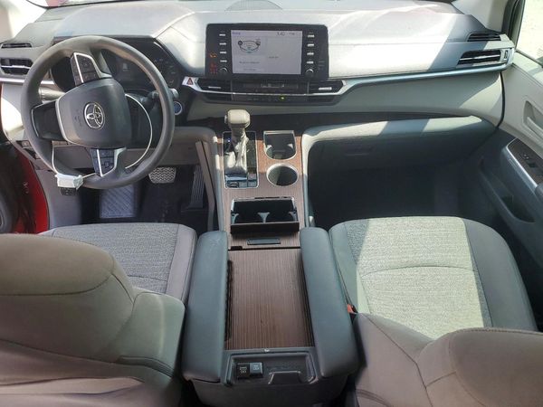 2021 TOYOTA SIENNA LE