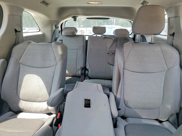 2021 TOYOTA SIENNA LE