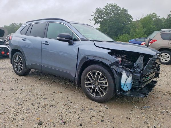 2026 TOYOTA COROLLA CROSS XLE — Passenger 3/4