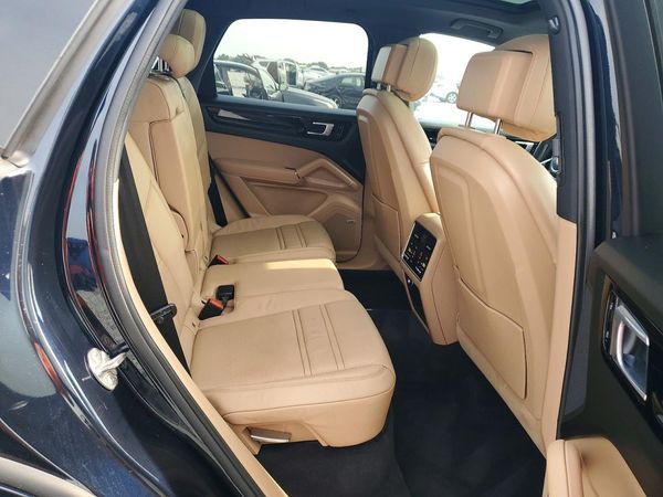 2021 PORSCHE CAYENNE