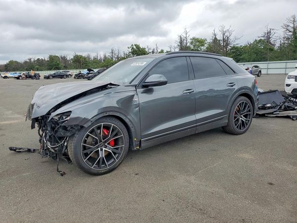 2023 AUDI Q8 S Line quattro Prestige — Front 3/4
