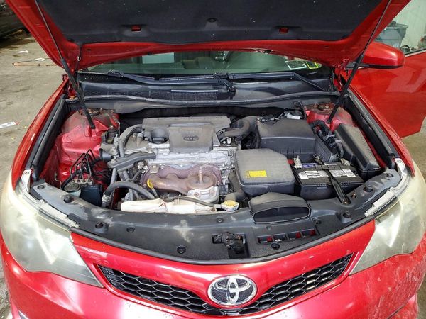 2012 TOYOTA CAMRY — Engine bay