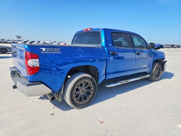 2017 TOYOTA TUNDRA SR5