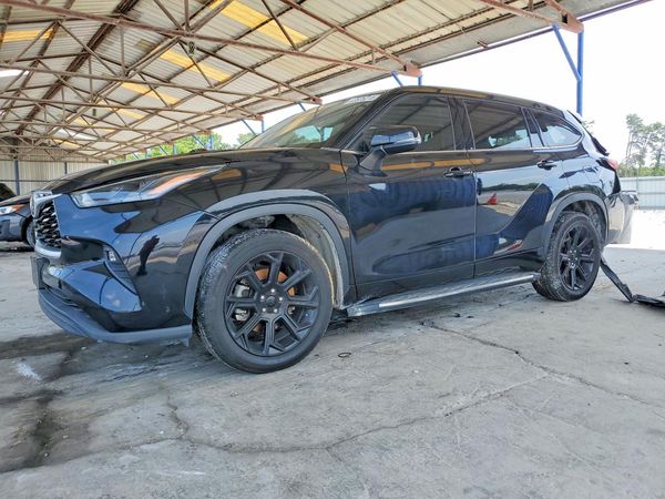 2022 TOYOTA HIGHLANDER LE