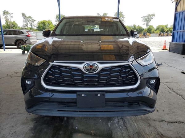 2022 TOYOTA HIGHLANDER LE