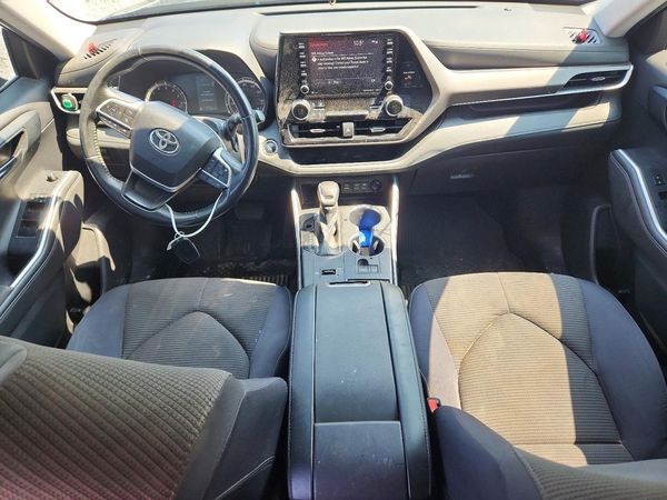 2022 TOYOTA HIGHLANDER LE
