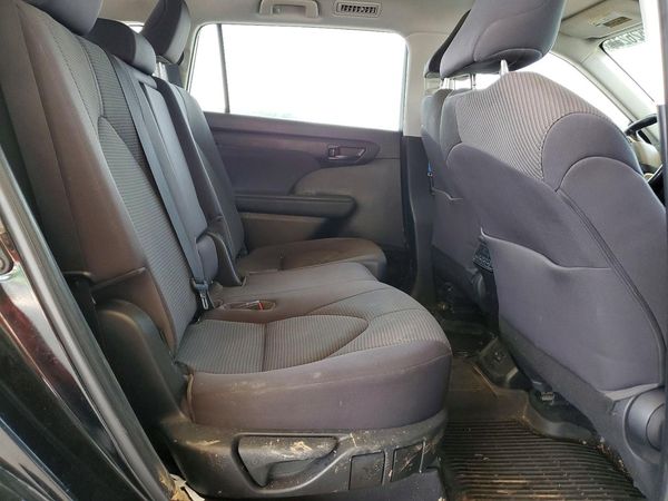 2022 TOYOTA HIGHLANDER LE