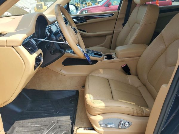 2015 PORSCHE MACAN