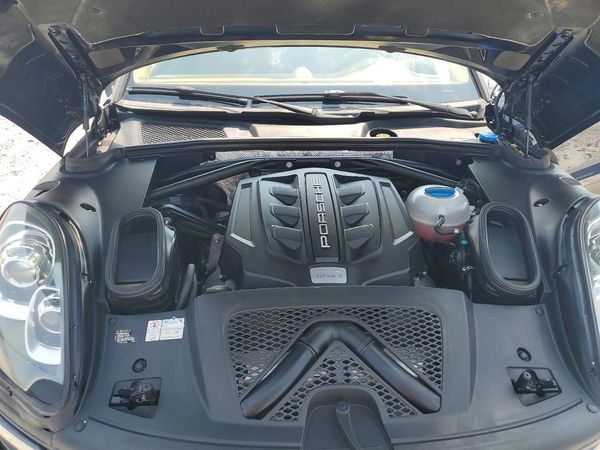 2015 PORSCHE MACAN