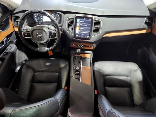 2021 VOLVO XC90