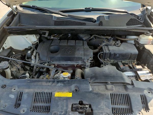 2012 TOYOTA HIGHLANDER Base/Hybrid — Engine bay