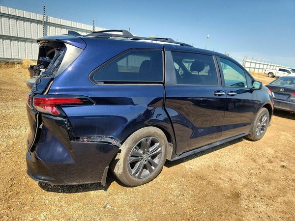 2025 TOYOTA SIENNA