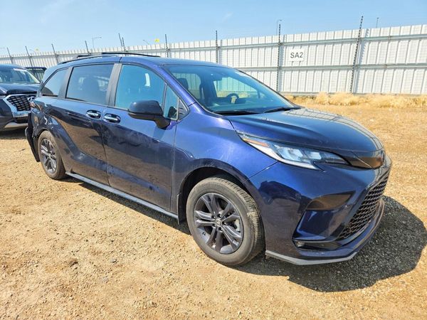 2025 TOYOTA SIENNA