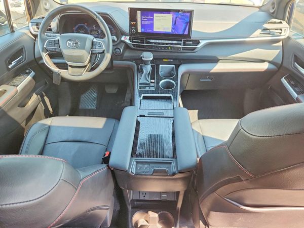 2025 TOYOTA SIENNA