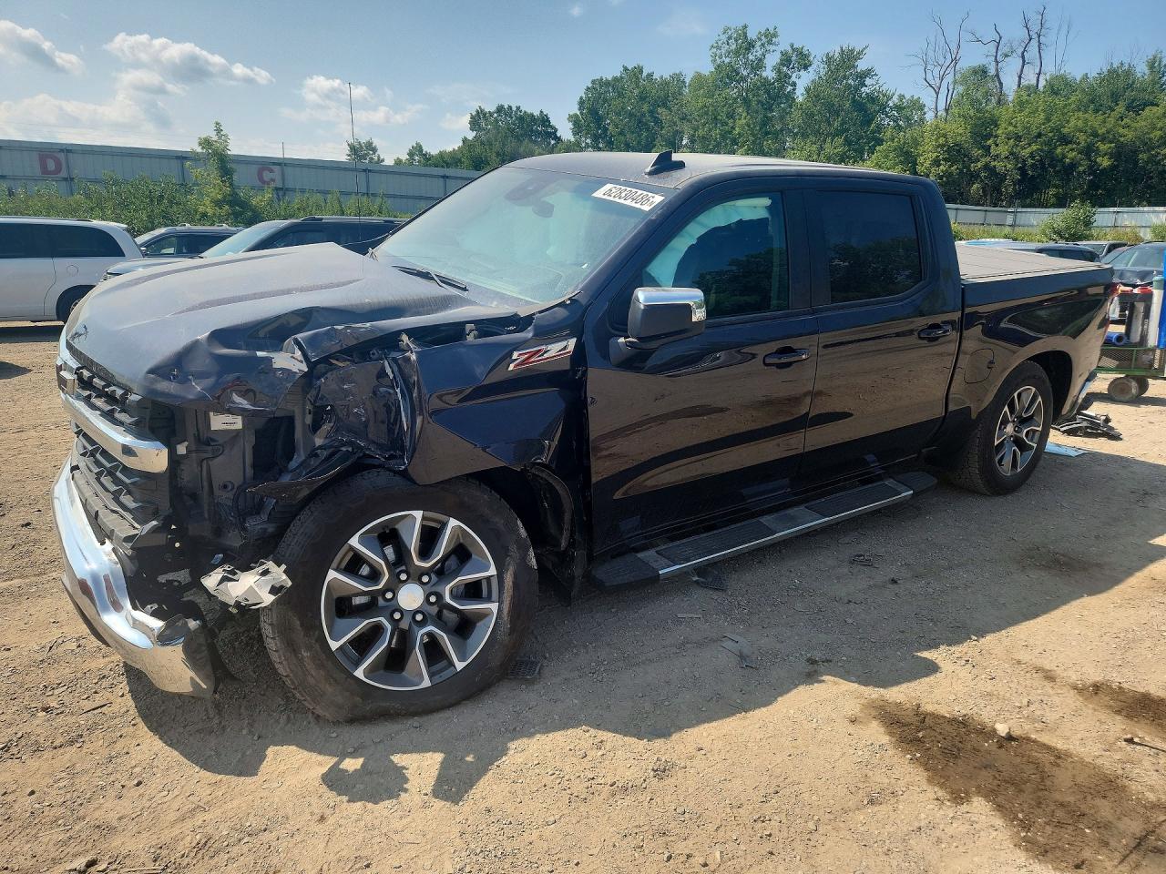 2024 CHEVROLET SILVERADO LT — Front 3/4