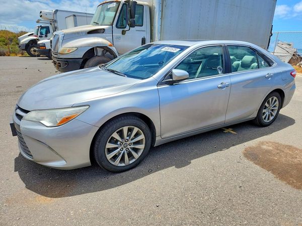 2015 TOYOTA CAMRY — Front 3/4