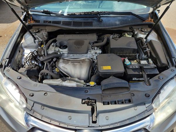 2015 TOYOTA CAMRY — Engine bay