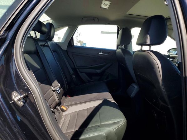 2023 VOLKSWAGEN JETTA SE w/ Sunroof