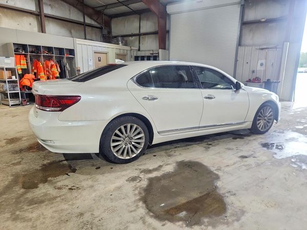 2016 LEXUS LS