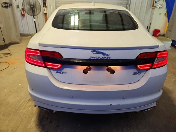 2015 JAGUAR XF Sport & Portfolio