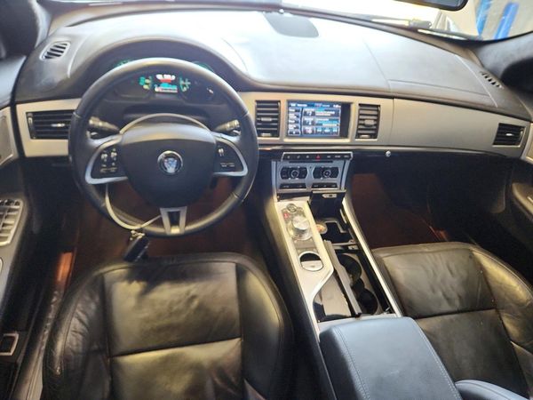 2015 JAGUAR XF Sport & Portfolio