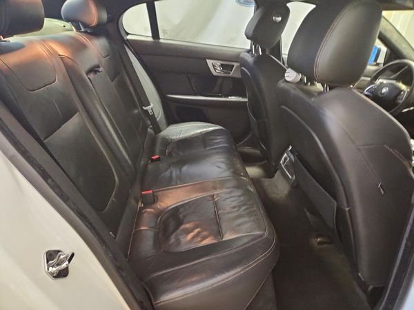 2015 JAGUAR XF Sport & Portfolio