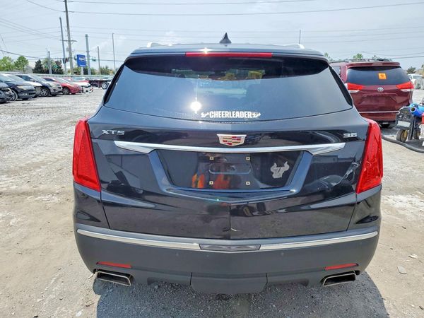 2017 CADILLAC XT5