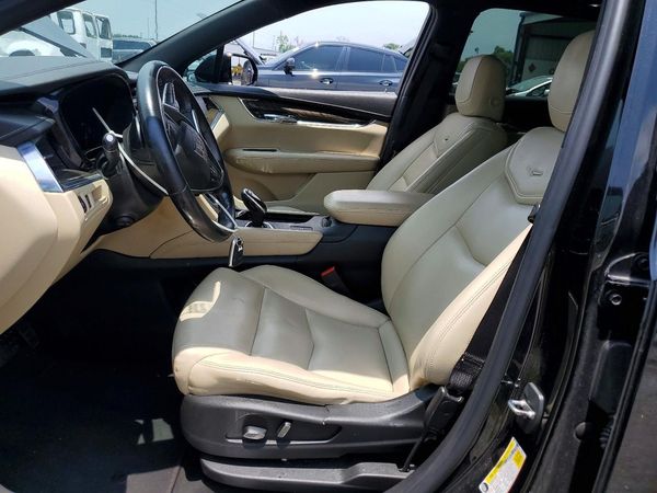 2017 CADILLAC XT5