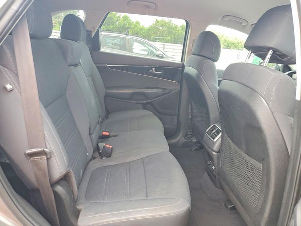 2017 KIA SORENTO L, LX