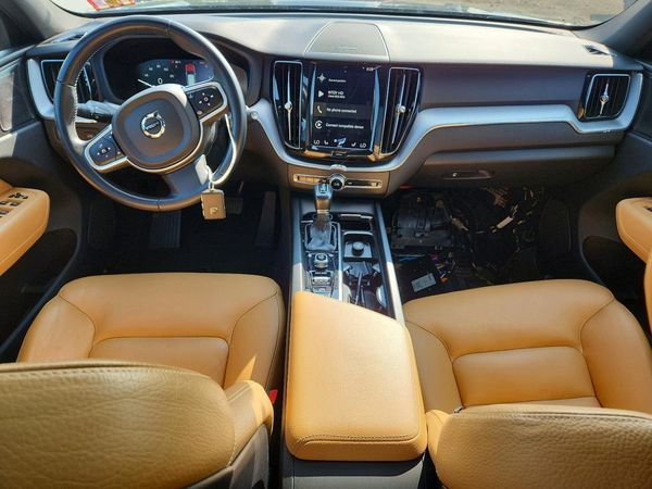2019 VOLVO XC60 Momentum