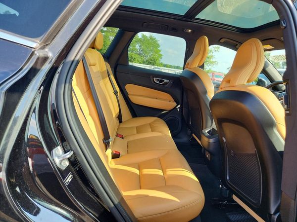2019 VOLVO XC60 Momentum