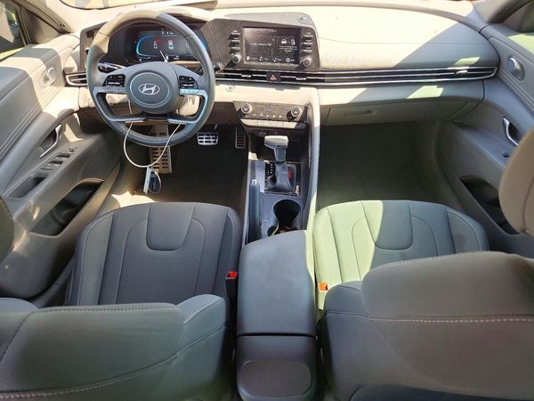2025 HYUNDAI ELANTRA