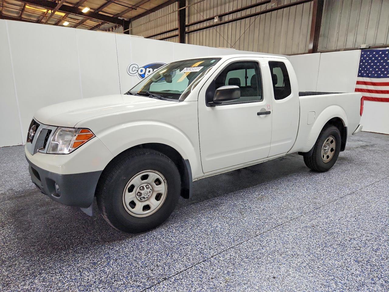 2021 NISSAN FRONTIER King Cab — Front 3/4