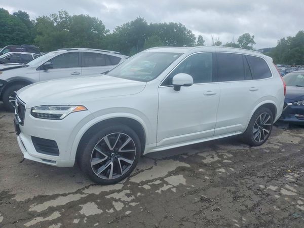 2020 VOLVO XC90 Momentum