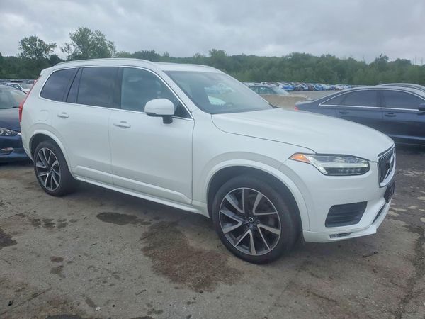 2020 VOLVO XC90 Momentum